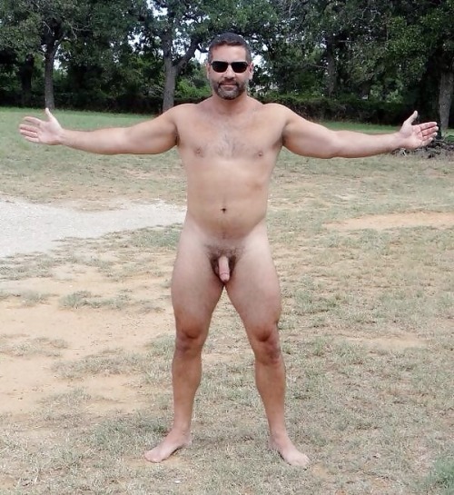 unitedbears: manlydadchaser63: …when you and your little brother dare Dad to get naked…and he does, 