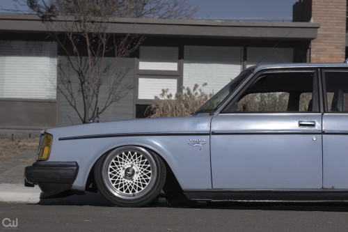 mr2mrnot:  getamongst-it:  driftk1ngs:  https://www.flickr.com/photos/coreywphotoBagged Volvo 200 Series Wagon  so many volvos today  Love this volvo