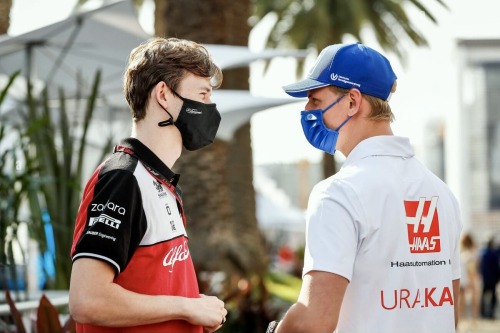 acrosstobear: MICK SCHUMACHER and CALLUM ILOTT chat in the paddock on Thursday ahead of the 2021 Mex