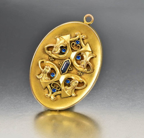 boylerpf:Art Nouveau Sapphire Paste Bloomed Gold Locketvia Boylerpf