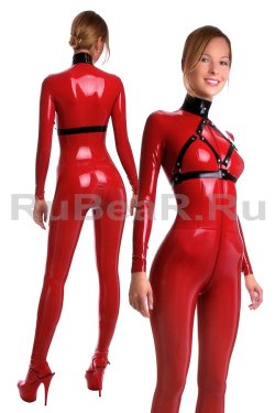 zippedinlatex:  born-inlatex:  Latex   I love the harness and the smile.