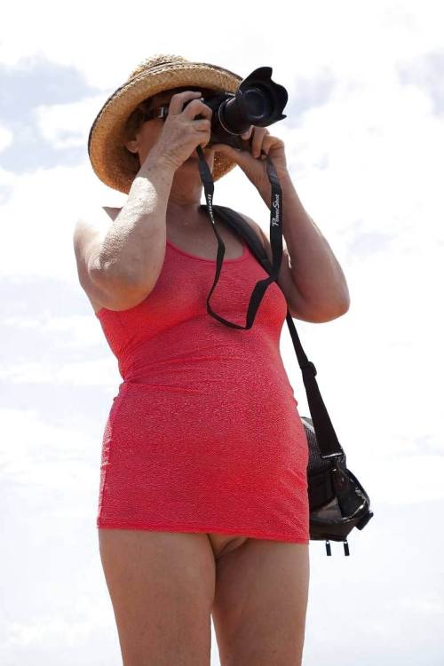 womenofasimilaragetoo:  Snapped the snappers’ snapper! 