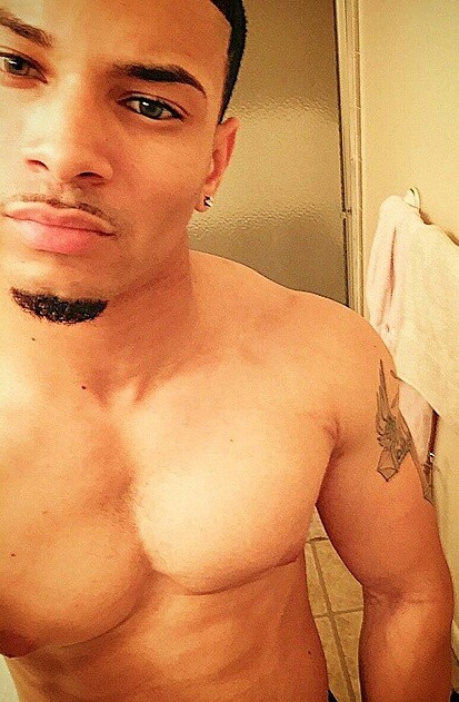 rosetheclever:  sexyredbones:  Still waits for his nudes  Daddy be looking good on snapchat had to speak in my native tongue for him to add me back working on him right now