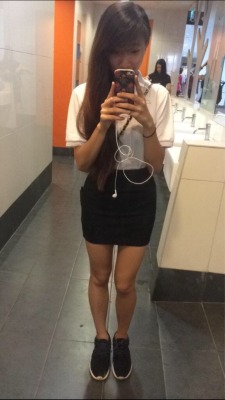 onlysghere:  Fan sub of ITE Girl with smooth legs and fbt!