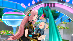ryuukitsune:  I made a thing. Have some Project Diva F custom negitoros. (still getting used to edit mode, if it wasn’t obvious) Text: ミクちゃんは愛してるよ！ (“Miku-chan wa aishiteru yo!” or “I love you, Miku-chan!”) And so the
