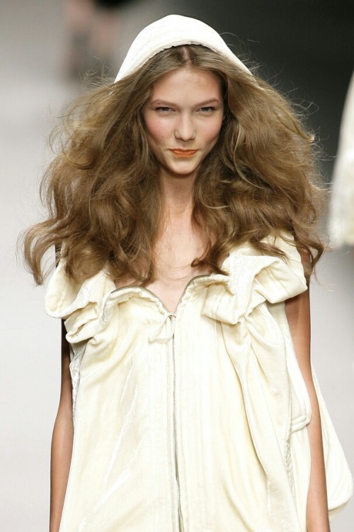 thomeyorker:  Baby Karlie walking for Sonia Rykiel SS08