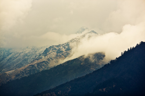 lvndcity:  The Rain Is Coming by Zolashine (2011) Nepal
