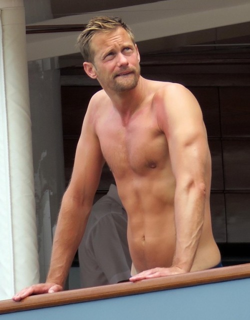  Yes Please… Alexander Skarsgard on a Yacht! http://www.vjbrendan.com/2017/06/yes-please-alex