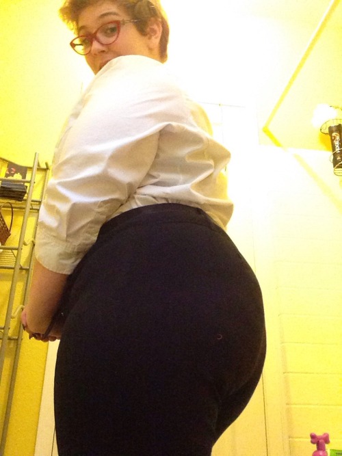 kickassanor:  My waitressing uniform really shows off my ass