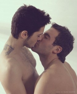 fuckyeahdudeskissing:  Fuck Yeah Dudes Kissing!