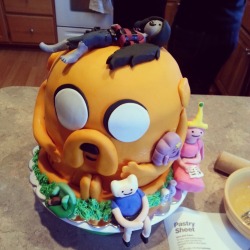 bananafish23:  Adventure Time cake my sister
