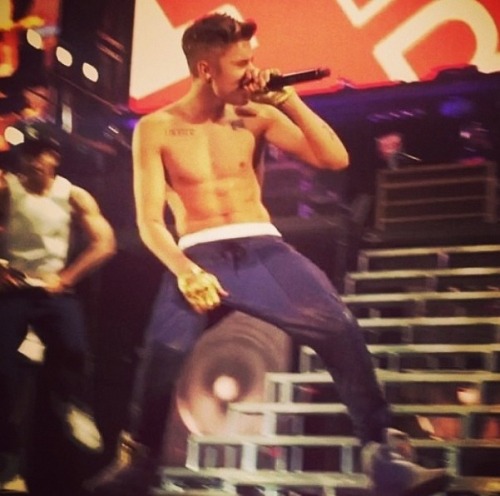 justin-biebs-news:  Shirtless Biebs in Arnhem. 
