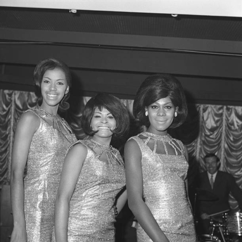 twixnmix: The Marvelettes in London, June 1965.