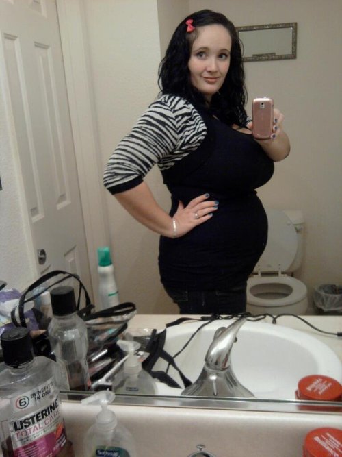 onemorebitebp:  Possibly the sexiest pregnancy I have ever seen.  Her sexuality GROWS. 