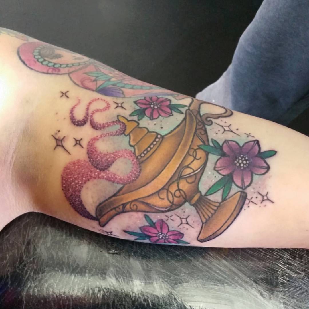 Decorativo rival paquete Sophie Adamson Tattoo Art — Genie lamp for Kira 😊 #tattoo #genielamp...