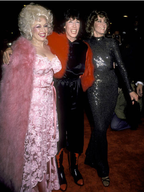 twixnmix:Dolly Parton, Jane Fonda and Lily Tomlin at the film premiere of ’9 to 5’ in New York, Dece