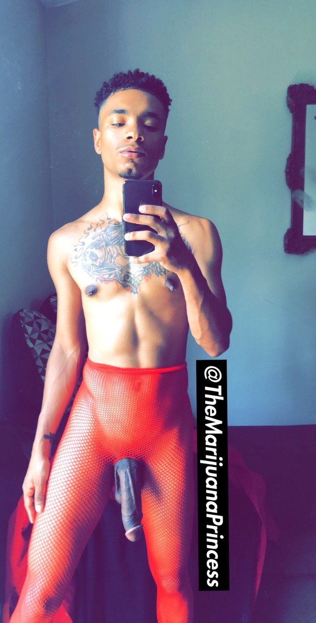 themarijuanaprincess:  IG: RebelMannequinn  Twitter: RebelMannequinn  Snap: TheMarijuanaPri