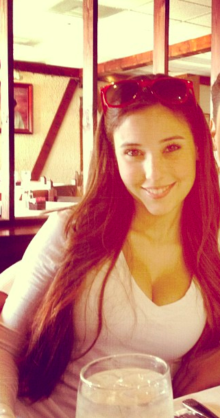 babebase:  The cute teen Angie Varona