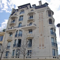gillesboncourt:  Paris, Immeuble Art Déco,