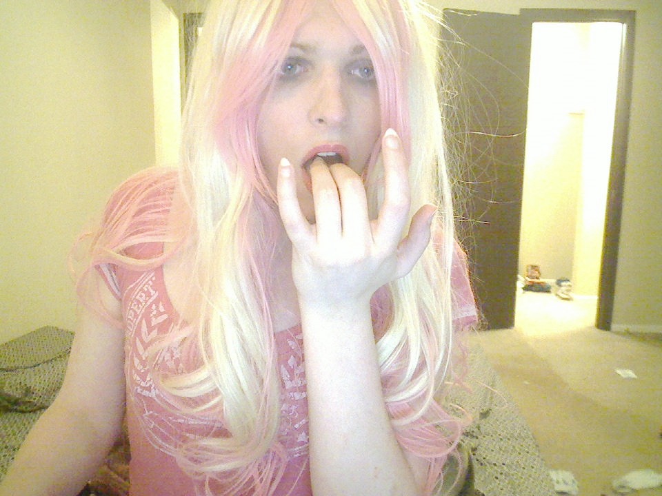 alicebitland:  Fuck you I’m a bubblegum Princess! Strawberries and cream all the