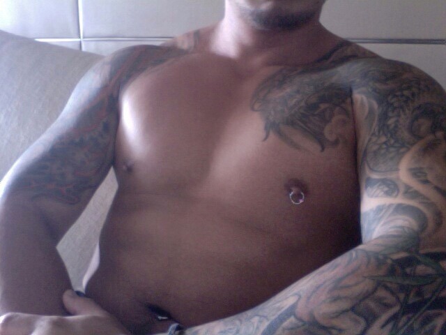 shenjisin: yuhbuhc13:   hairygayasianbear:  Jake  .   Yummy 
