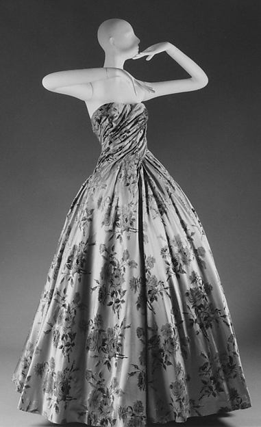 cair–paravel:‘Compiègne’ by Christian Dior, Autumn/Winter 1954-55, silk draped in spirals around a r