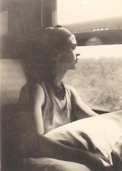 aliceindustland:  lamagabaol: Frida Kahlo on the Train to Mexico, On Route, 1932. Lucienne Bloch     