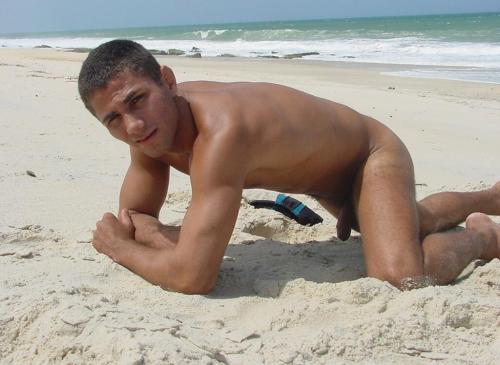 nakedregularguys:  Sand doggy