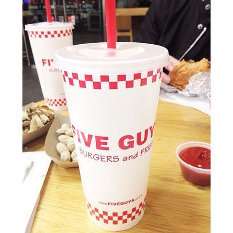 Late night @fiveguysuk #takemeback #pretendingwearestillintheusa #fiveguys #burger #fries #londonlif