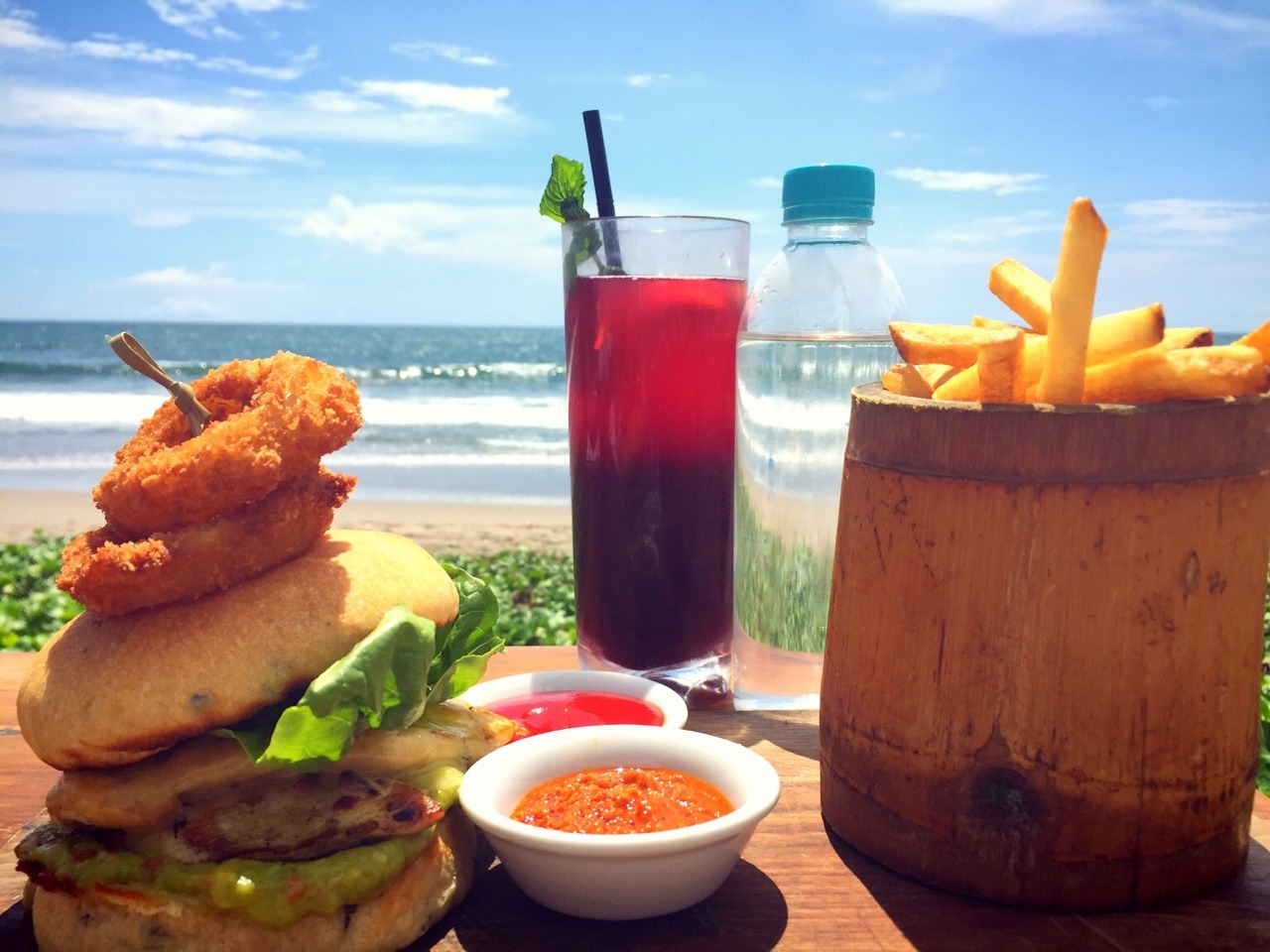 pixiedust19:  Lunch with a view😍
