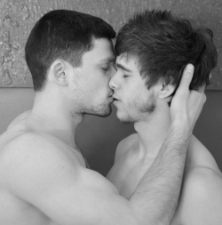 twoboysarebetter:  more cute gay couples at:http://twoboysarebetter.tumblr.com