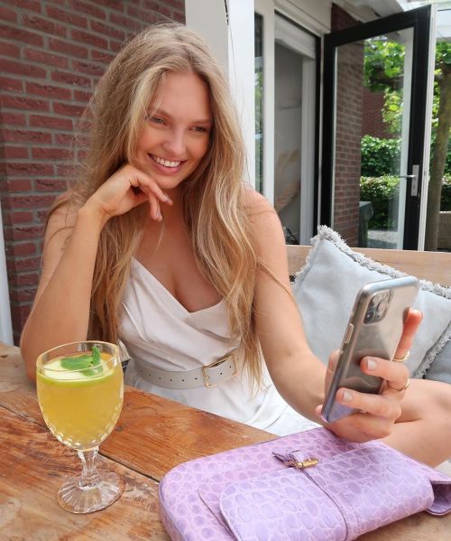 Cheers” to the weekend! Don’t miss our Stories to learn @RomeeStrijd’s recipe for the perfect Zoom h