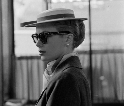 Grace Kelly, still a style icon. ♥ Follow My Blog For All Things Fashion ♥ http://imandreamsfashion.