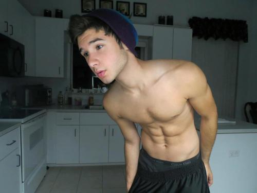 teenboy18:  MARK IN THE KITCHEN 