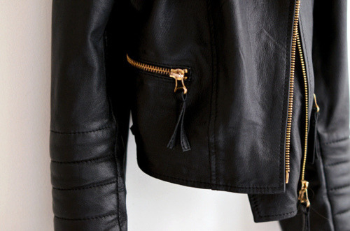 inhale-infinite:  chanel-and-vogue:  more fashion here. i follow back similar blogs ♥  .