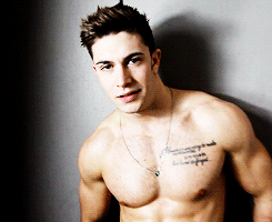 gym-punk-jock-nerd:  1,000 + NEW FOLLOWERS SINCE JUNE 10TH: NOW 29,000+. THANKS & HAMMER THE ABS FOR SUMMER!
