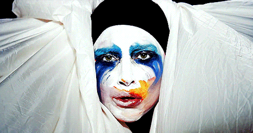 spearsus: “Put your hands up! Make ‘em touch!”Applause (2013)