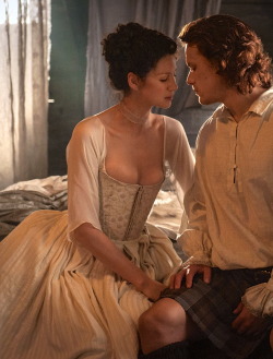 the-garden-of-delights:  Caitriona Balfe as Claire Fraser and Sam Heughan as Jamie Fraser in Outlander (TV Series, 2014). [x] 