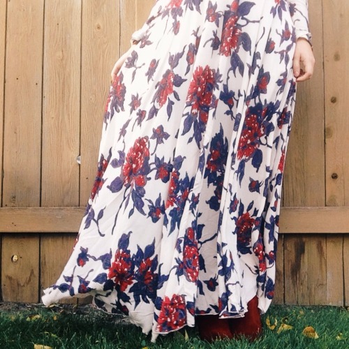 allthetreesofthefield:  My sister told me that I looked like I came straight out of a Jane Austen film and that was probably the nicest thing anyone has ever said to me. #goals I’m in lerv with this Free People dress! 