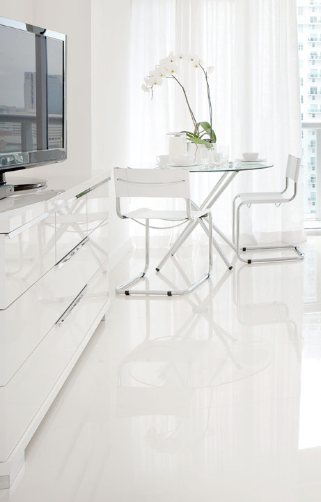 opulenz-a:  Studio at Viceroy hotel Miami Instagram: @natashalavx 