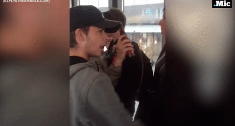 caveat-monstrum:micdotcom:Disturbing moment of anti-immigrant harassment in Manchester caught on cam