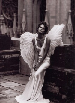 vintagepales: Amber Valletta in the “City of Angels” editorial, Harper’s Bazaar 1993   photo: Peter Lindbergh 