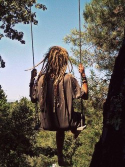 beold:  swinging with dreads . 