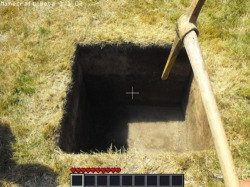 godwasthefirstthotslayer:  sapphicsnorlax:  the-minecraft-funnies:  hey guys like my new HD texture pack, it’s pretty sick  WHY ARE YOU USING A PICKAXE ON DIRT   You can tell he’s not a real gamer because he doesn’t even have a pickaxe in his inventory