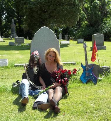 ifootman:  Great web site www.Cemeterytohellguitars.com  