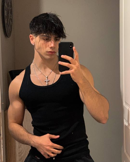 god-tier-genes:Petros Sidhropoulos, 19, 🇬🇷 fuckboy haircut