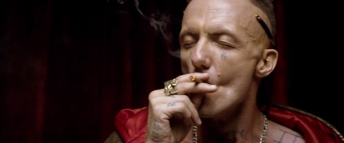 zef-kat:  made these screencaps to use as wallpapers/backgrounds. thought i’d share. enjoy. xx