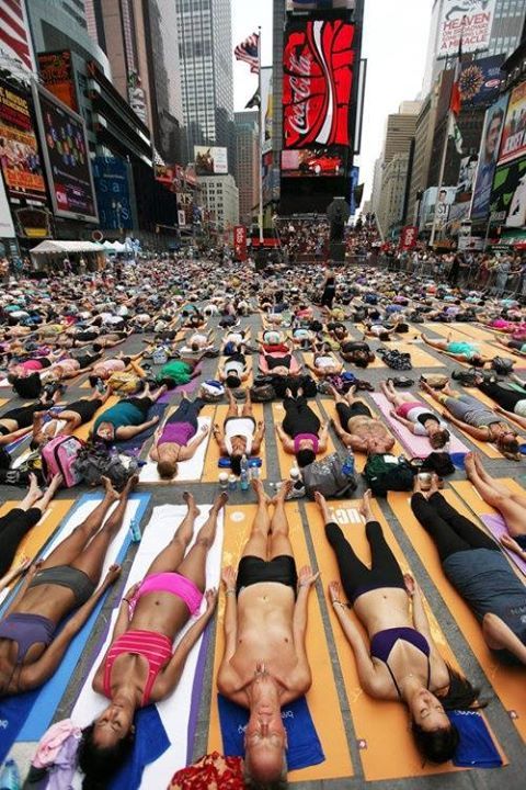 filthy-hippie-vibes:  ynspirations:  Yoga in Times Square, NY Yoga Inspiration on