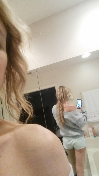coldtalesharkgirl:  follow my blog visit my cam
