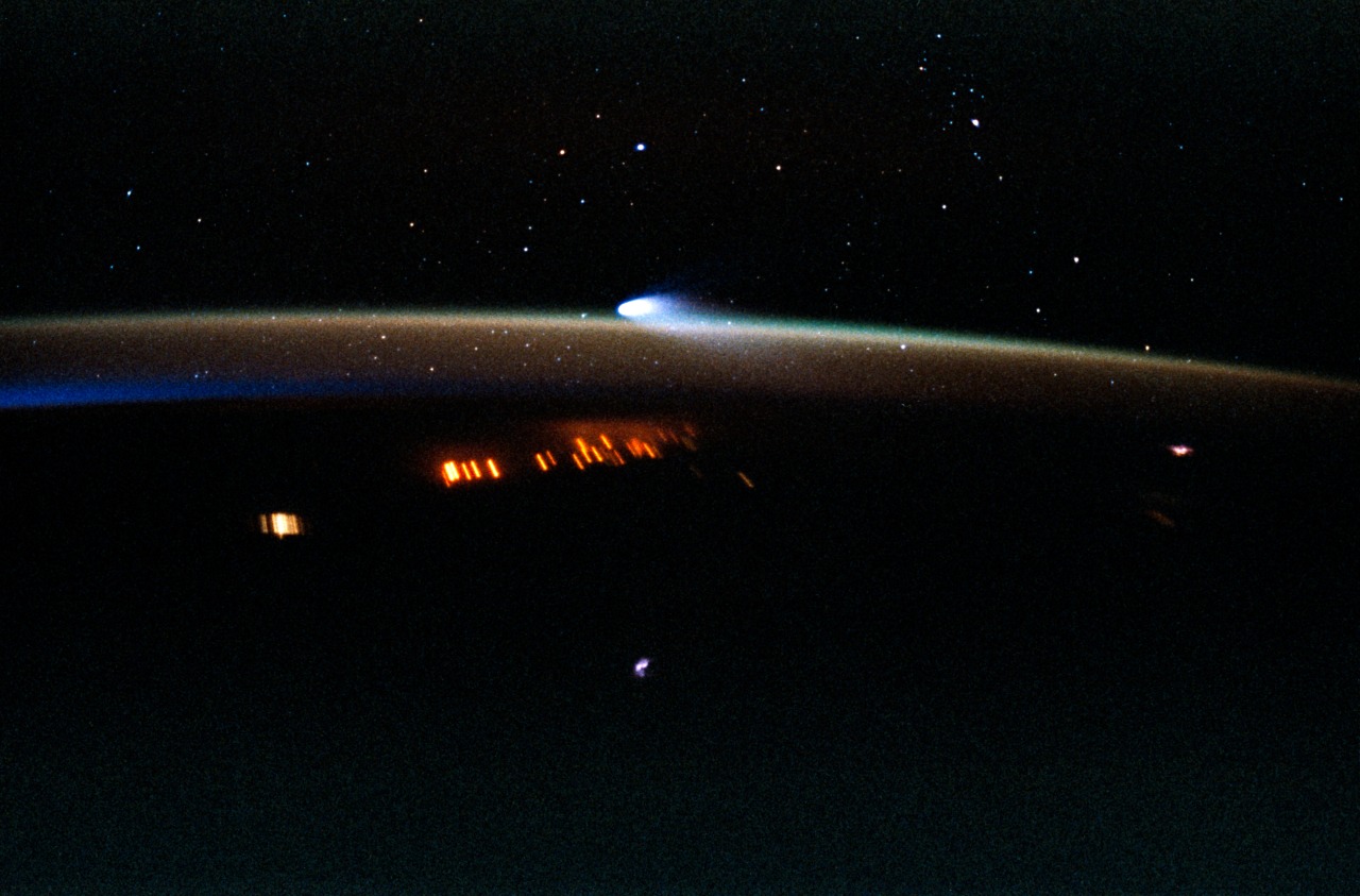 humanoidhistory:Comet Hale Bopp, 1997, photographed from the Space Shuttle Columbia